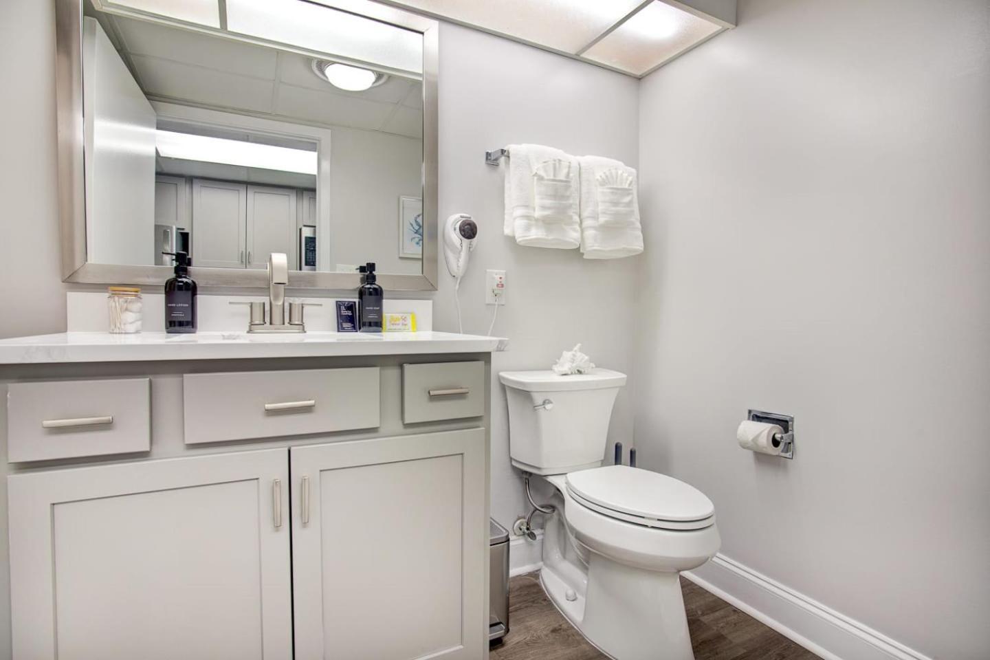 Oceanfront Escape Renovated Suite At Camelot マートルビーチ エクステリア 写真
